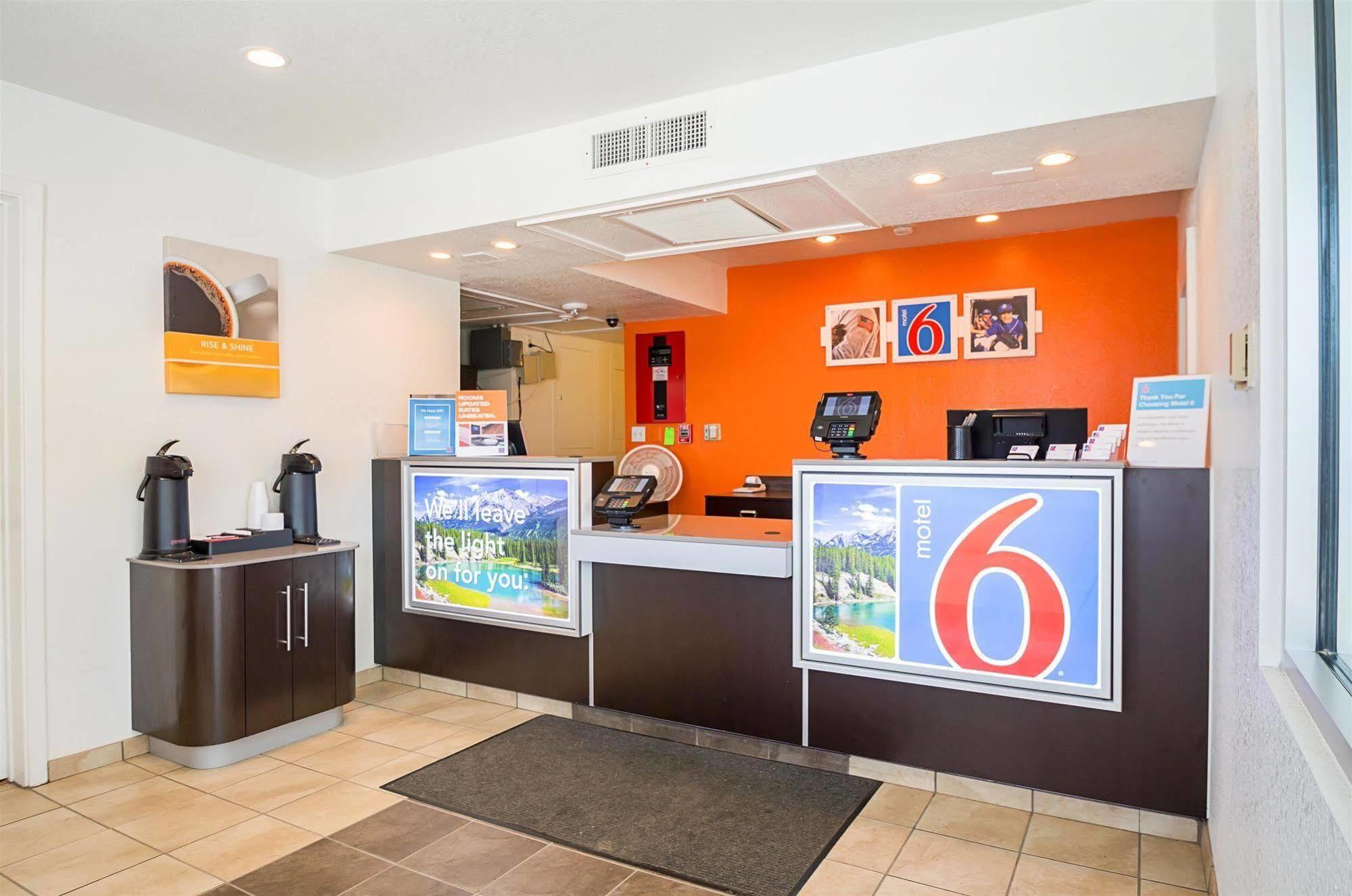 Motel 6-Pueblo, Co - I-25 Екстер'єр фото