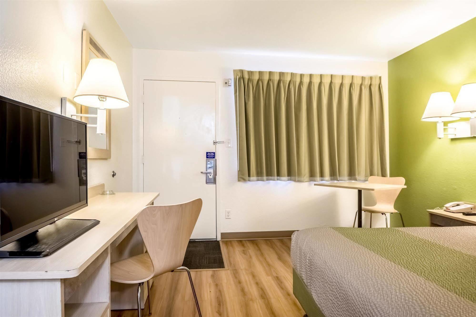 Motel 6-Pueblo, Co - I-25 Екстер'єр фото