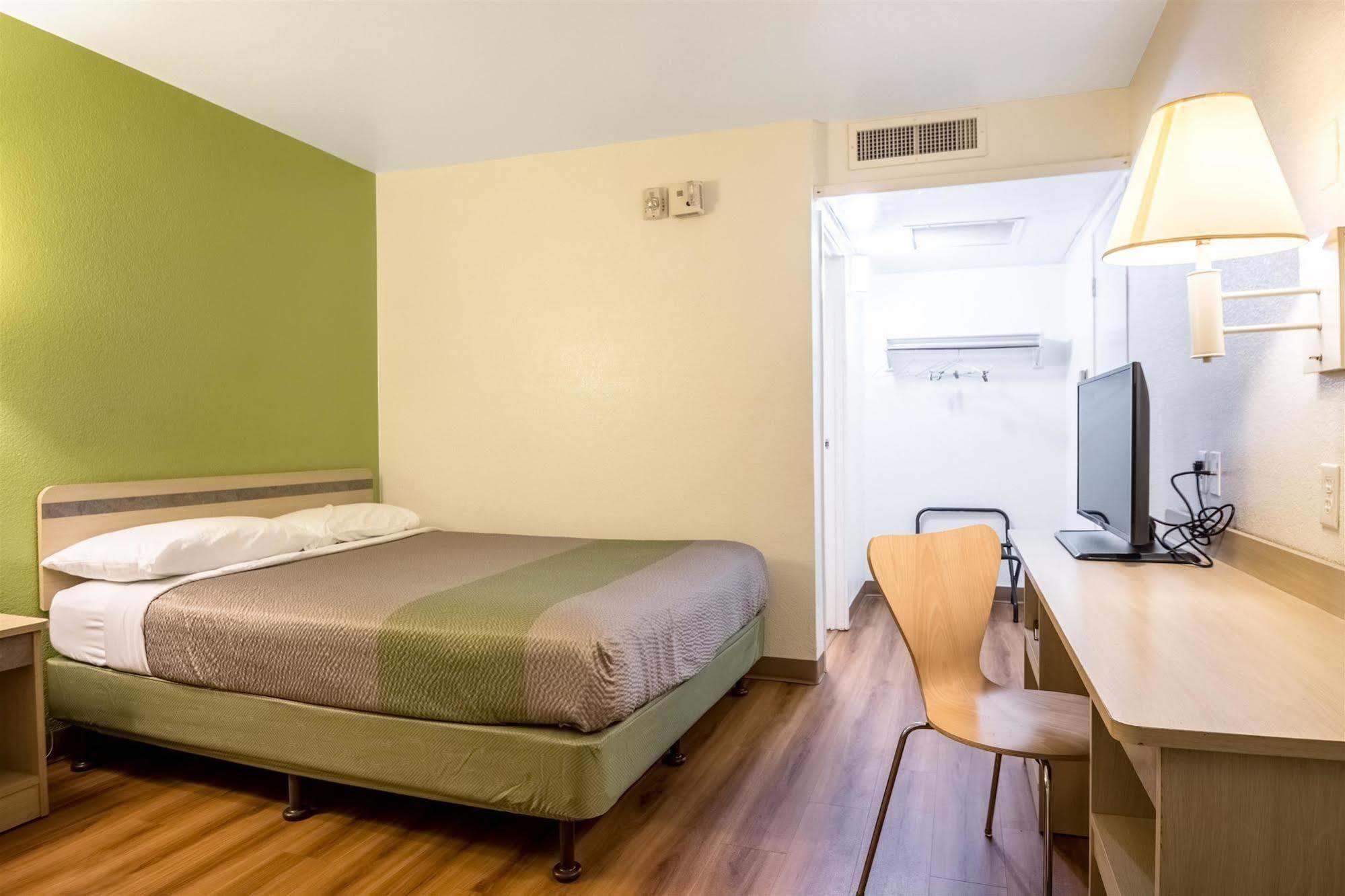 Motel 6-Pueblo, Co - I-25 Екстер'єр фото