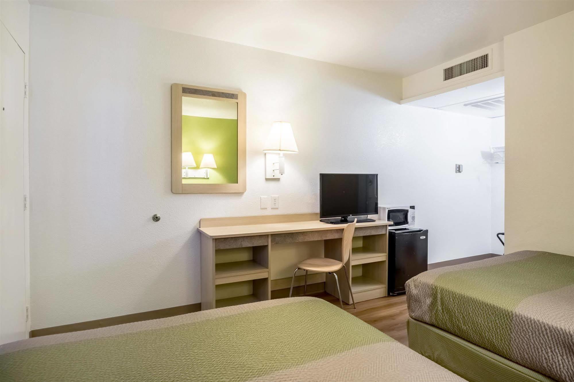 Motel 6-Pueblo, Co - I-25 Екстер'єр фото
