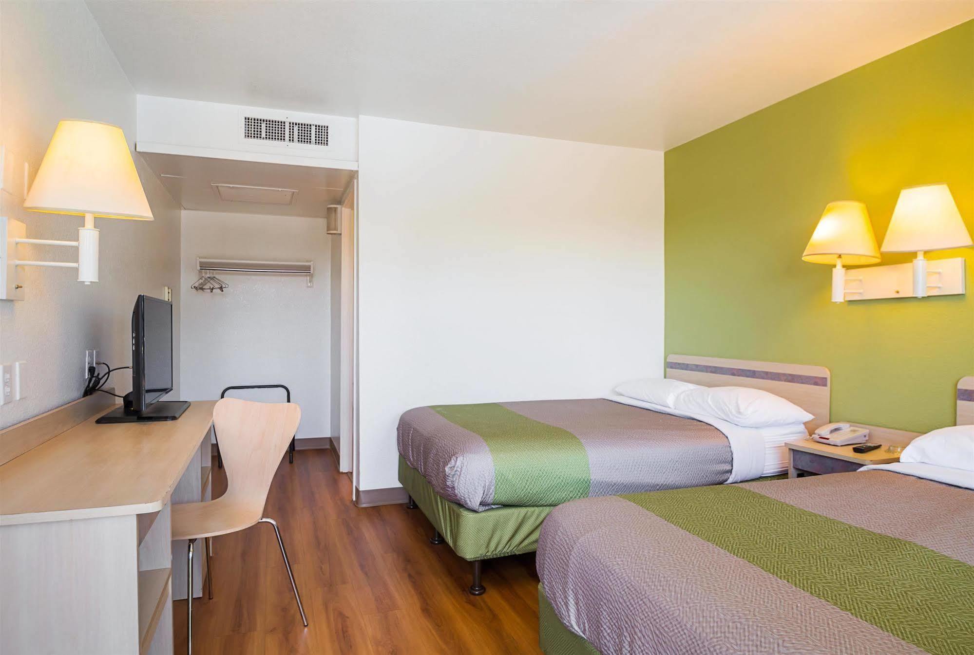 Motel 6-Pueblo, Co - I-25 Екстер'єр фото